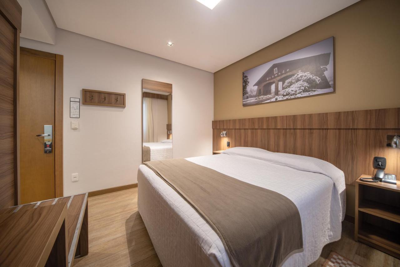 Hotel Fioreze Centro グラマド エクステリア 写真